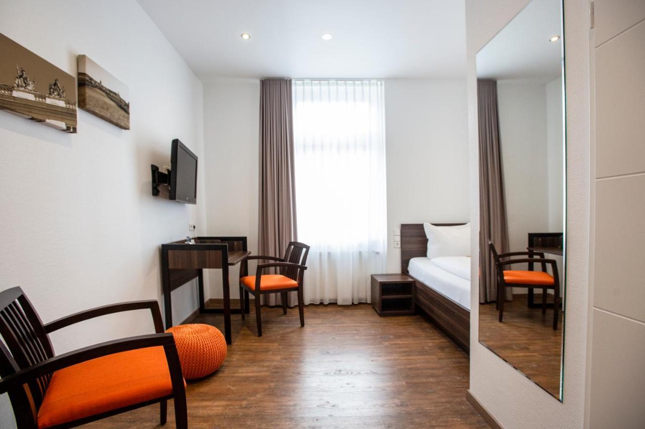 Sevendays Hotel Karlsruhe Bagian luar foto