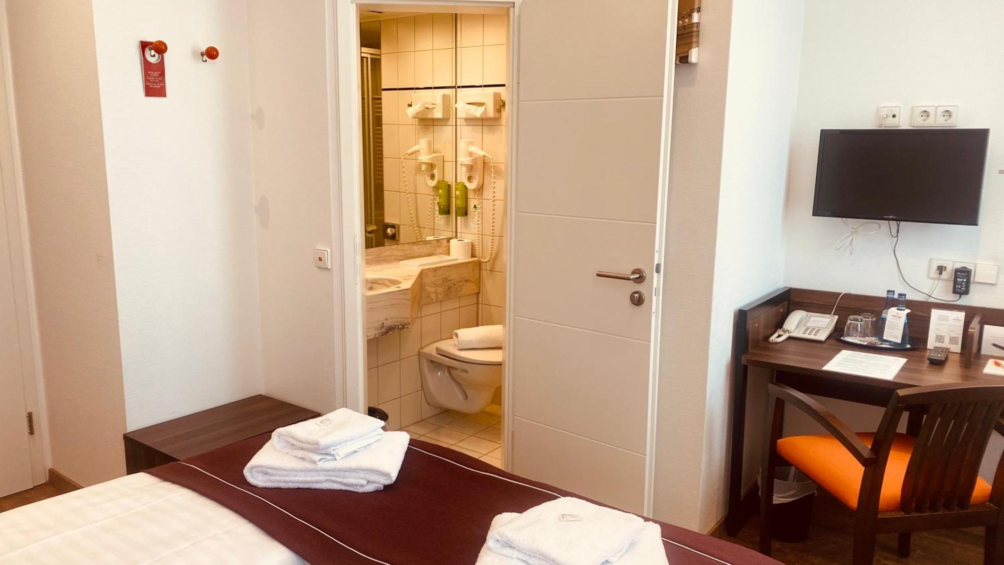 Sevendays Hotel Karlsruhe Bagian luar foto