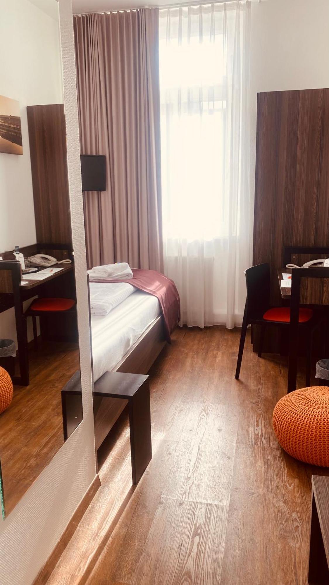 Sevendays Hotel Karlsruhe Bagian luar foto