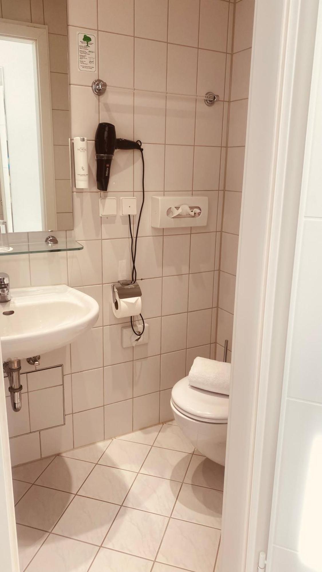Sevendays Hotel Karlsruhe Bagian luar foto